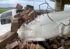 Avião sem piloto bate em prédio do Aeroclube