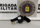 Homem atira com revólver em via pública