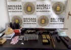Dois homens são presos com grande quantidade de armas e drogas em Passo Fundo