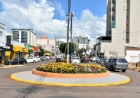 Prefeitura de Getúlio Vargas está concluindo o  plantio de flores nas rótulas do perímetro urbano