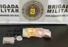 3°RPMon prende homem e apreende adolescente por tráfico de drogas em Passo Fundo