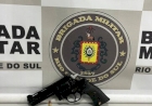 Casal é preso por porte ilegal de arma de fogo e resistência em Erechim