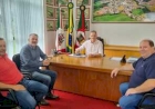Prefeito de Getúlio Vargas visita Ipiranga do Sul e convida para o 2º Festival de Cervejas Artesanais