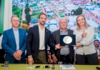 Empresário Gilson Trennepohl recebe homenagem na Calçada da Fama