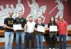 PROFESSOR E ALUNA DA ESCOLA SÃO HOMENAGEADOS PELO LEGISLATIVO MUNICIPAL