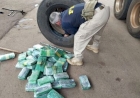 PRF prende motorista com mais de 120 quilos de cocaína em estepes de caminhão