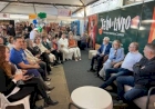 Conversa e café com a patrona e o homenageado promove troca com o público
