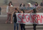 Manifestantes pedem segurança nas escolas de Getúlio Vargas