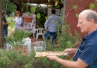 Expointer 2025: Espaço da Agricultura de Base Ecológica ensina método de captura de microorganismos eficientes