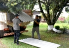 Município inicia entrega de telhas às famílias do  interior atingidas pela tempestade de granizo