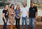 Autora Alana Guadagnin apresenta livro “Lembranças” em visita de cortesia à Administração Municipal de Getúlio Vargas