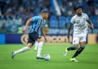 Com três gols de Carlos Vinícius, Grêmio vence o Botafogo por 5 a 3 pelo Brasileirão