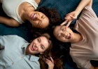Dia do Sorriso: especialista explica os benefícios da risada para o corpo e a mente