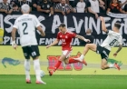 Inter perde de 2 a 1 para o Corinthians, mas avança às quartas de final da Copa do Brasil