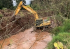 Prefeitura mantém trabalho de limpeza do  Rio Limer mesmo com tempo instável