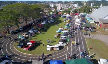 Mais de 300 veículos participaram do 1º Encontro de carros antigos de Getúlio Vargas marcando mais um fim de semana em Getúlio Vargas repleto de atrações