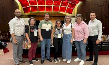 AMAU - Delegados participam da Conferência Nacional  de Educação - Etapa Estadual – em Porto Alegre