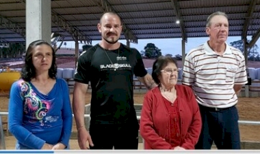 Família Ferrari inaugura obra com a presença de autoridades e lideranças