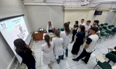 ACADÊMICOS DE FISIOTERAPIA PARTICIPAM DE PALESTRA SOBRE PREMATURIDADE