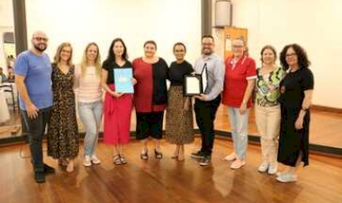 Jupem é agraciado com placa que tornou o grupo patrimônio imaterial de Erechim