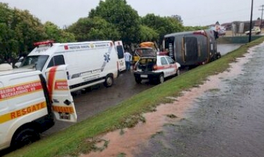 Ônibus tomba e deixa mais de 30 feridos em Machadinho
