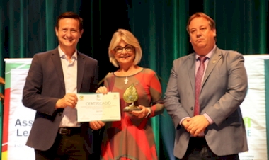 Emater/RS-Ascar é agraciada com Prêmio Folha Verde da Assembleia Legislativa