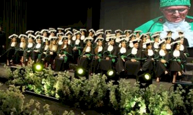 FORMATURA DOS PRIMEIROS MÉDICOS: UMA NOVA MARCA DA UNIVERSIDADE