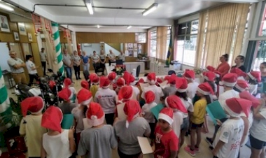 Cantata realizada por alunos leva magia de Natal a comunidade de Severiano de Almeida