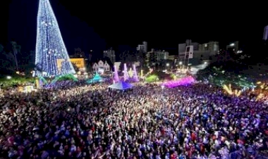 Multidão acompanha show de Michel Teló na Praça da Bandeira em Erechim