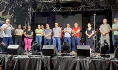 Chegada do Papai Noel abre os festejos natalinos e de aniversário