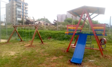 Getúlio Vargas - Instalada nova praça infantil no complexo esportivo do Ginásio de Esportes Ataliba José Flores