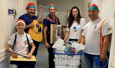 Grupos transmitem a magia da data no Santa Terezinha