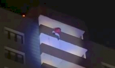 Morre Papai Noel que sofreu queda do 24º andar de edifício na Rússia