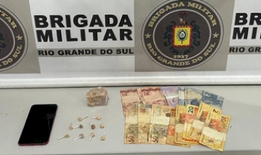 Dupla flagrada negociando entorpecentes em Getúlio Vargas