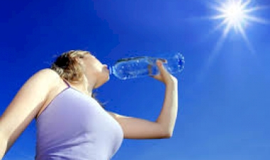 Aumento de casos de pedras nos rins no verão acende alerta para o consumo de líquidos