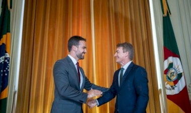 Leite reassume o governo, sanciona projetos da educação e anuncia novo concurso do magistério