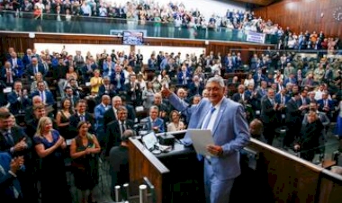 Adolfo Brito é empossado como presidente da ALRS em sessão solene