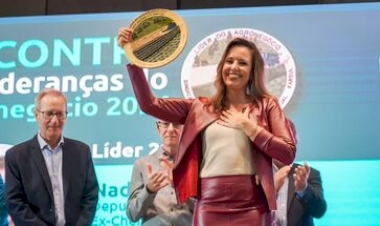 Deputada Delegada Nadine é homenageada em Carazinho