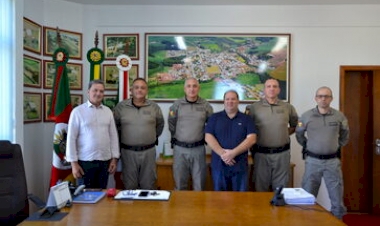 Polícia Militar é recebida pelos líderes do Executivo Municipal de Ipiranga do Sul