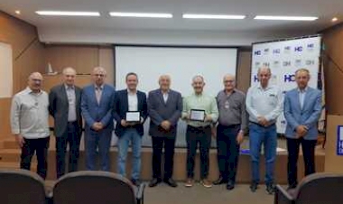 Hospital de Clínicas presta homenagem ao deputado federal Luciano Azevedo e ao prefeito Pedro Almeida