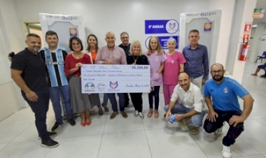 Clube do Comércio e Consulado do Grêmio de Erechim entregam doações