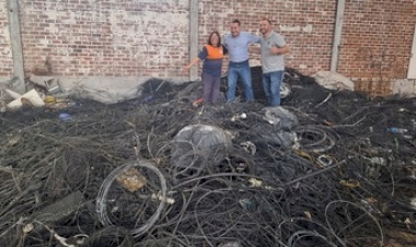 Ação retira 10 toneladas de cabos sem utilidade dos postes em Erechim