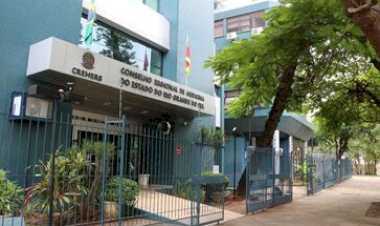 Cremers requer que Ministério Público investigue e proíba prática ilegal da Medicina   