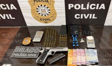 POLÍCIA CIVIL PRENDE HOMEM POR TRÁFICO DE ENTORPECENTES E POSSE ILEGAL DE ARMA DE FOGO EM JACUTINGA