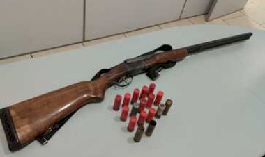 HOMEM É PRESO EM FLANGRANTE POR POSSE ILEGAL DE ARMA DE FOGO DE USO RESTRITO