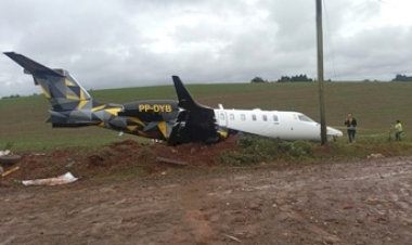 Avião sai da pista durante aterrissagem no aeroporto Comandante Kramer, em Erechim