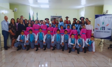 Evento de Apresentação dos Novos Trajes da Invernada Artística Gritos de Liberdade Coroa Trabalho Coletivo