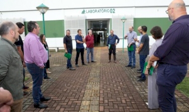 Prefeitos da AMAU visitam laboratórios da UFFS Campus Erechim