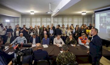 Enchentes: comitiva de Lula anuncia hospital de campanha, sala de situação e outras ações em socorro ao RS