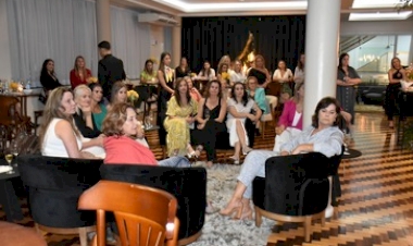 Clube do Comércio comemora o Dia das Mães com integrantes da Diretoria e ação de solidariedade
